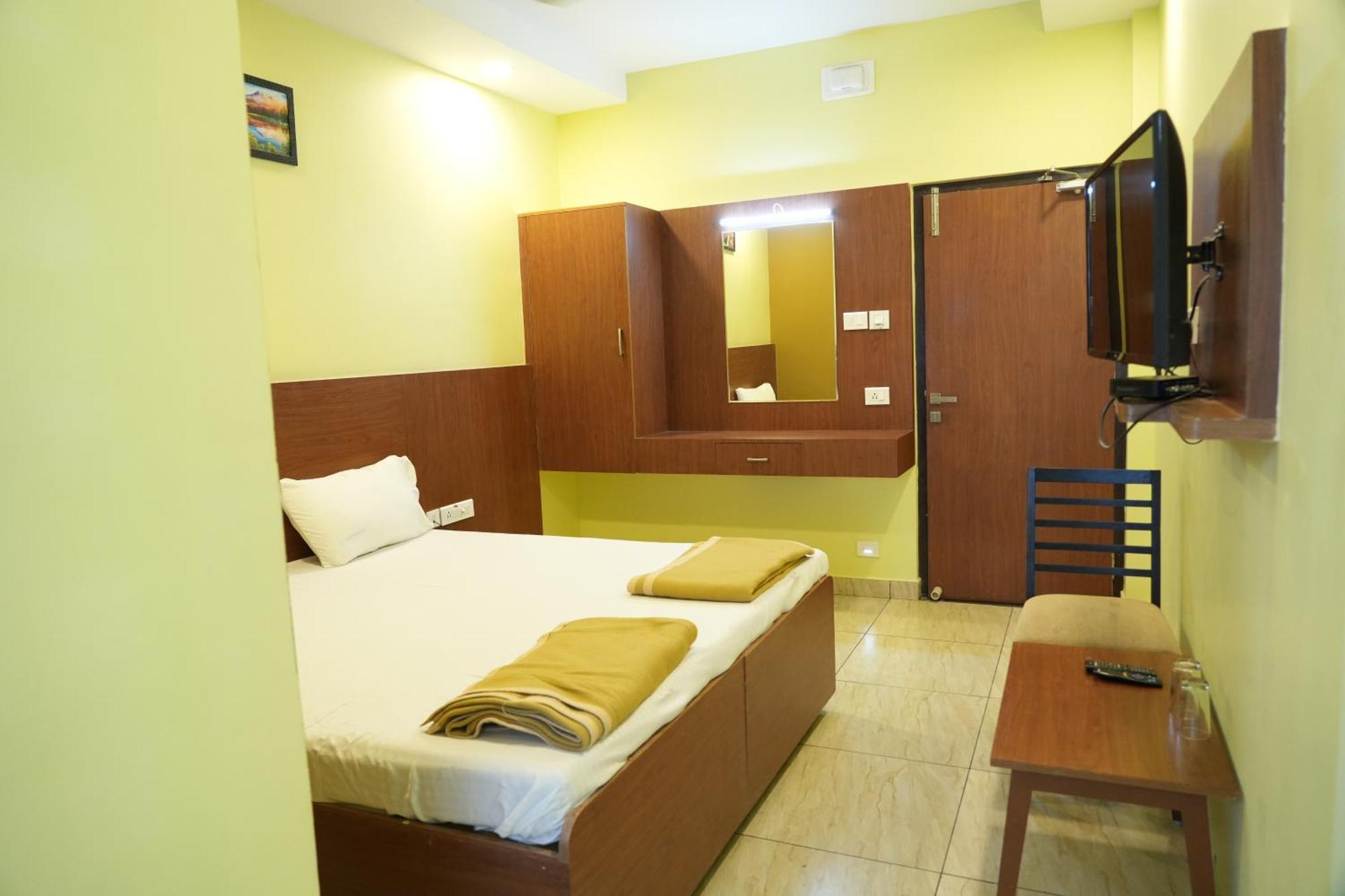 Sri Krishnan Residency Hotel โปลลาชี ภายนอก รูปภาพ