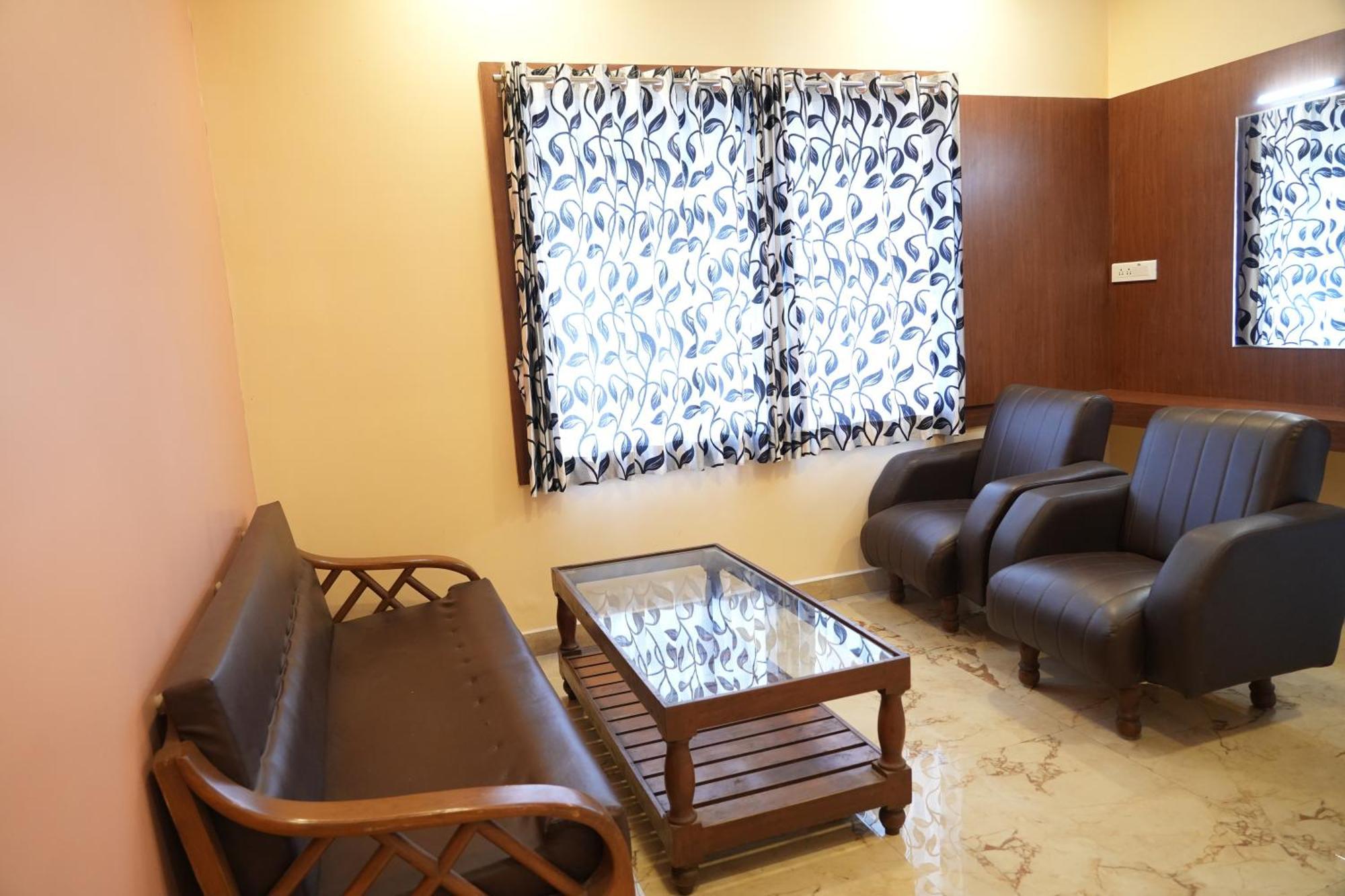 Sri Krishnan Residency Hotel โปลลาชี ภายนอก รูปภาพ