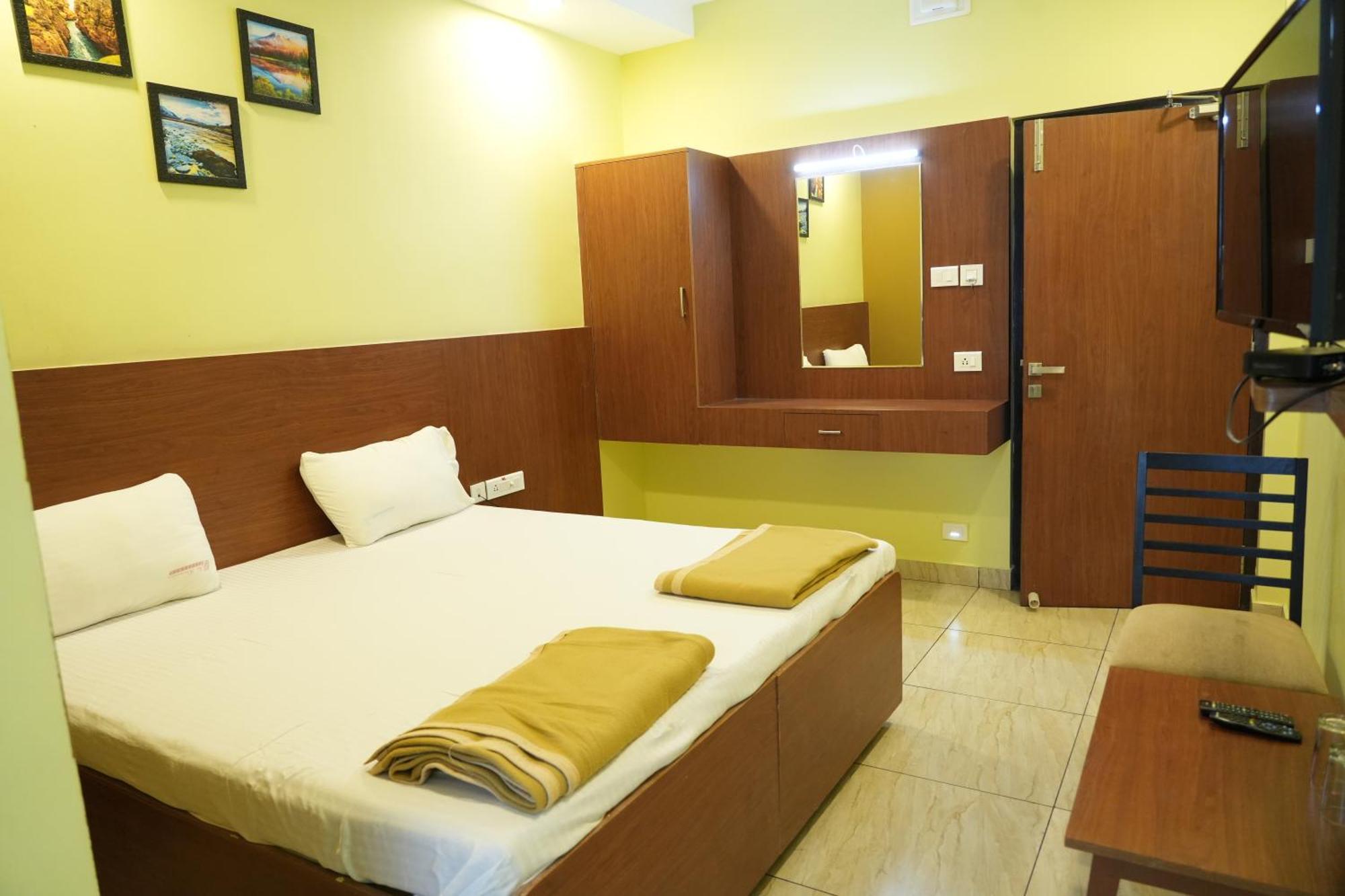 Sri Krishnan Residency Hotel โปลลาชี ภายนอก รูปภาพ
