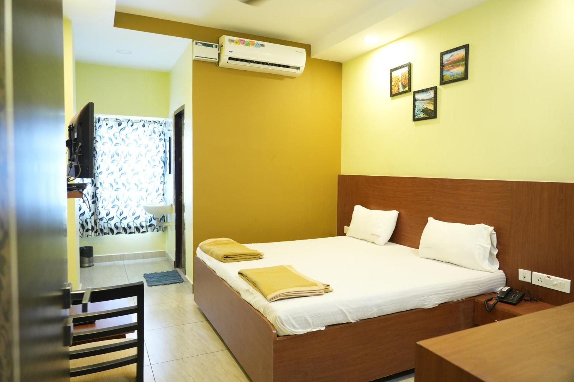 Sri Krishnan Residency Hotel โปลลาชี ภายนอก รูปภาพ