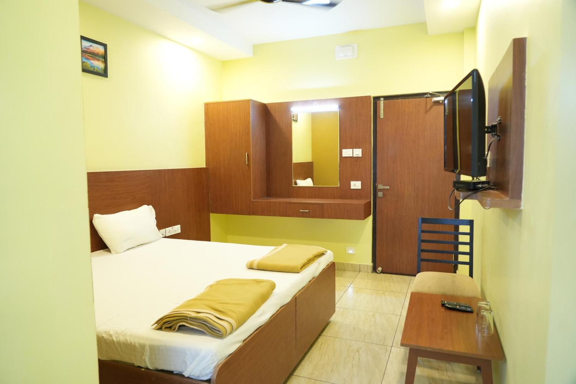 Sri Krishnan Residency Hotel โปลลาชี ภายนอก รูปภาพ