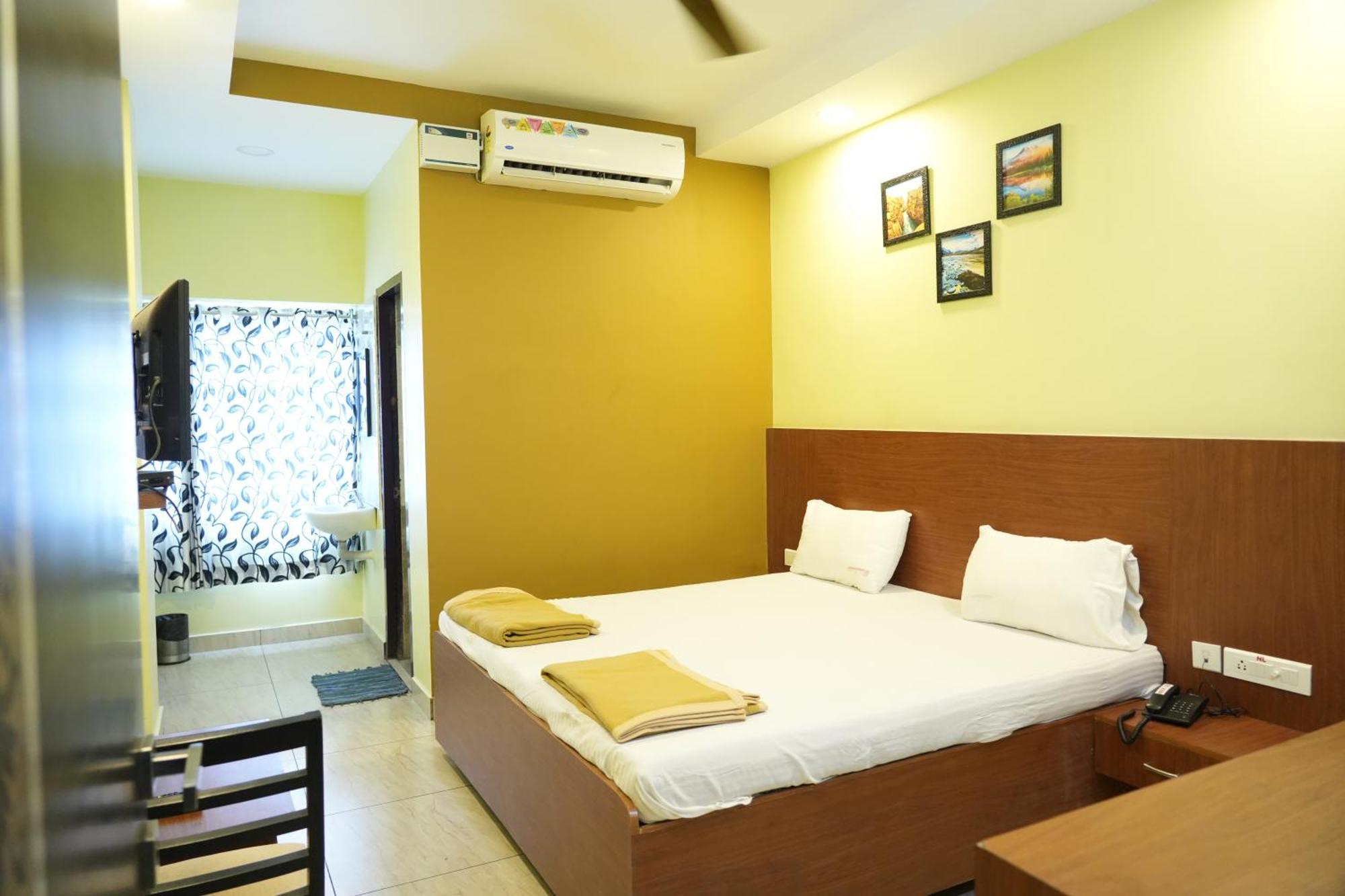 Sri Krishnan Residency Hotel โปลลาชี ภายนอก รูปภาพ