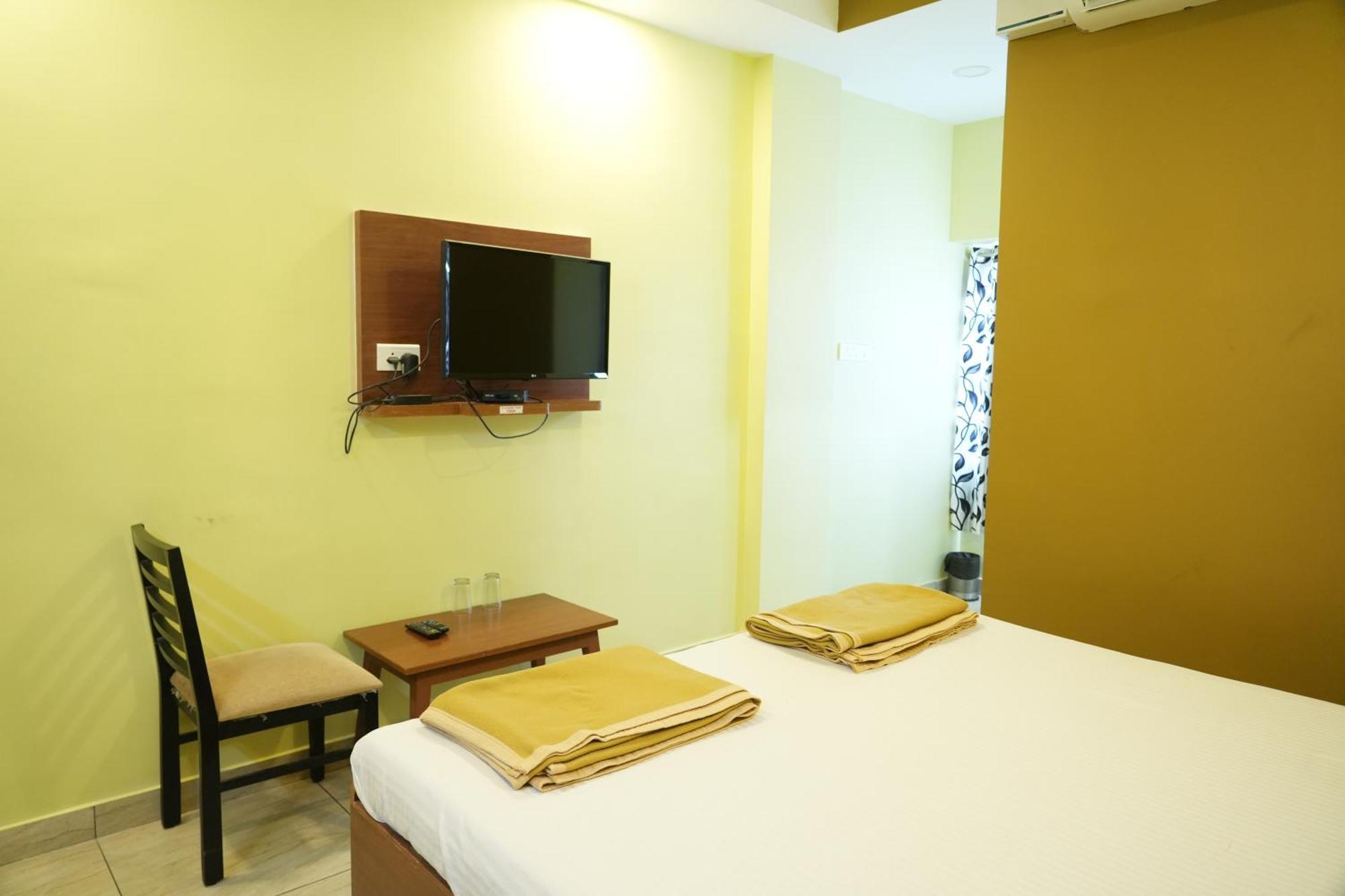 Sri Krishnan Residency Hotel โปลลาชี ภายนอก รูปภาพ