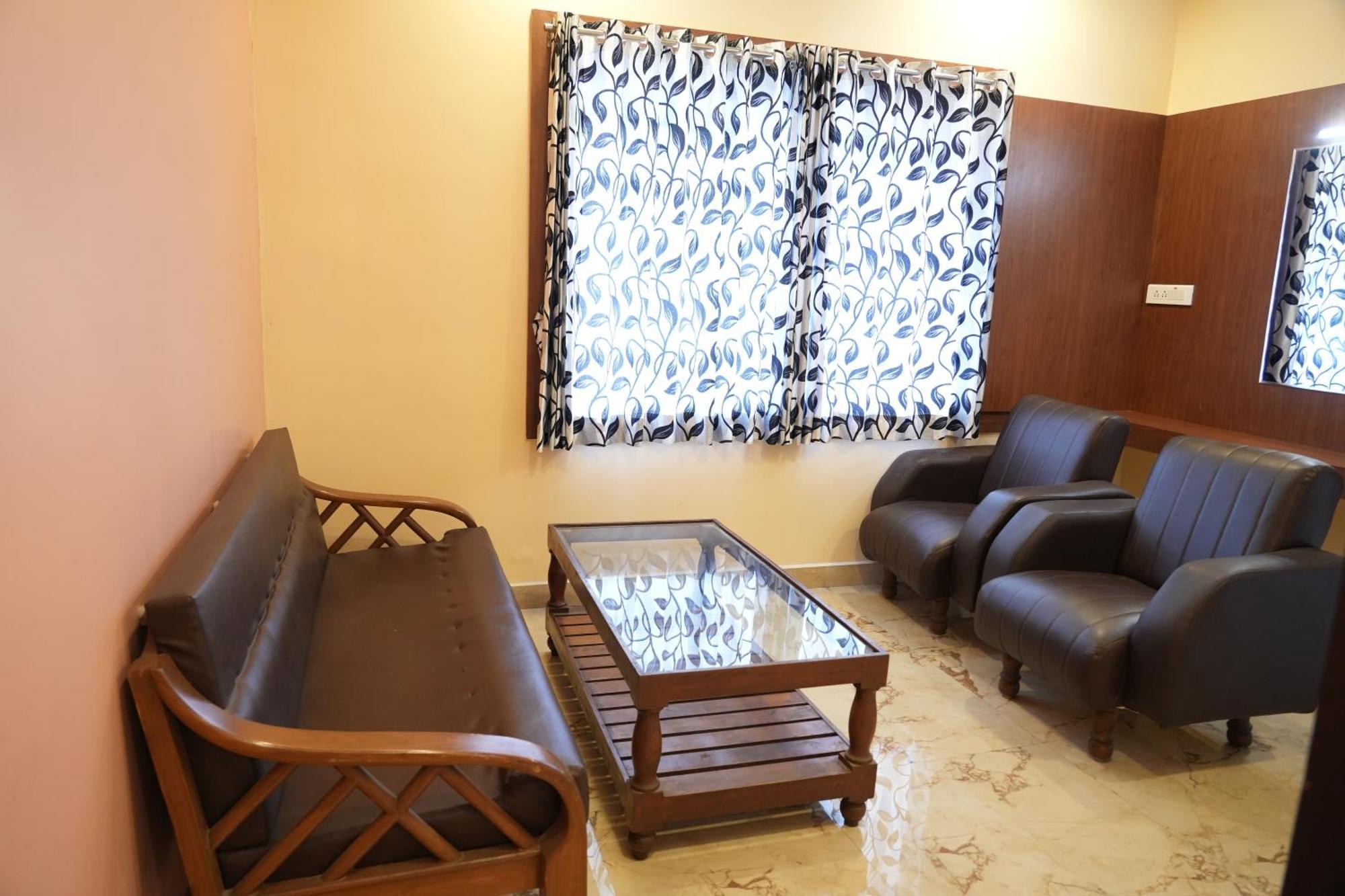 Sri Krishnan Residency Hotel โปลลาชี ภายนอก รูปภาพ
