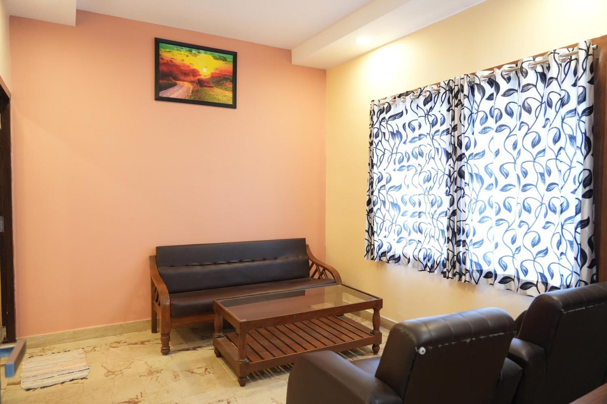 Sri Krishnan Residency Hotel โปลลาชี ภายนอก รูปภาพ