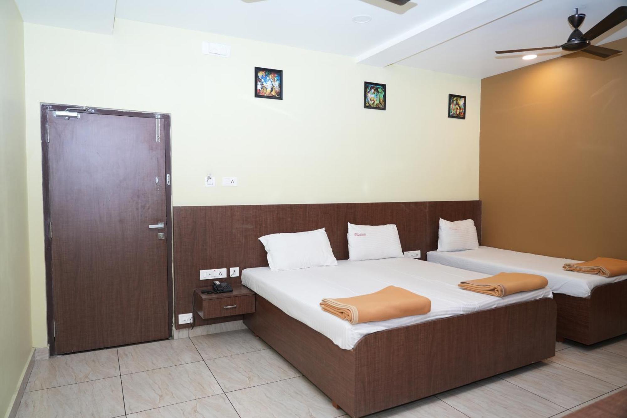 Sri Krishnan Residency Hotel โปลลาชี ภายนอก รูปภาพ