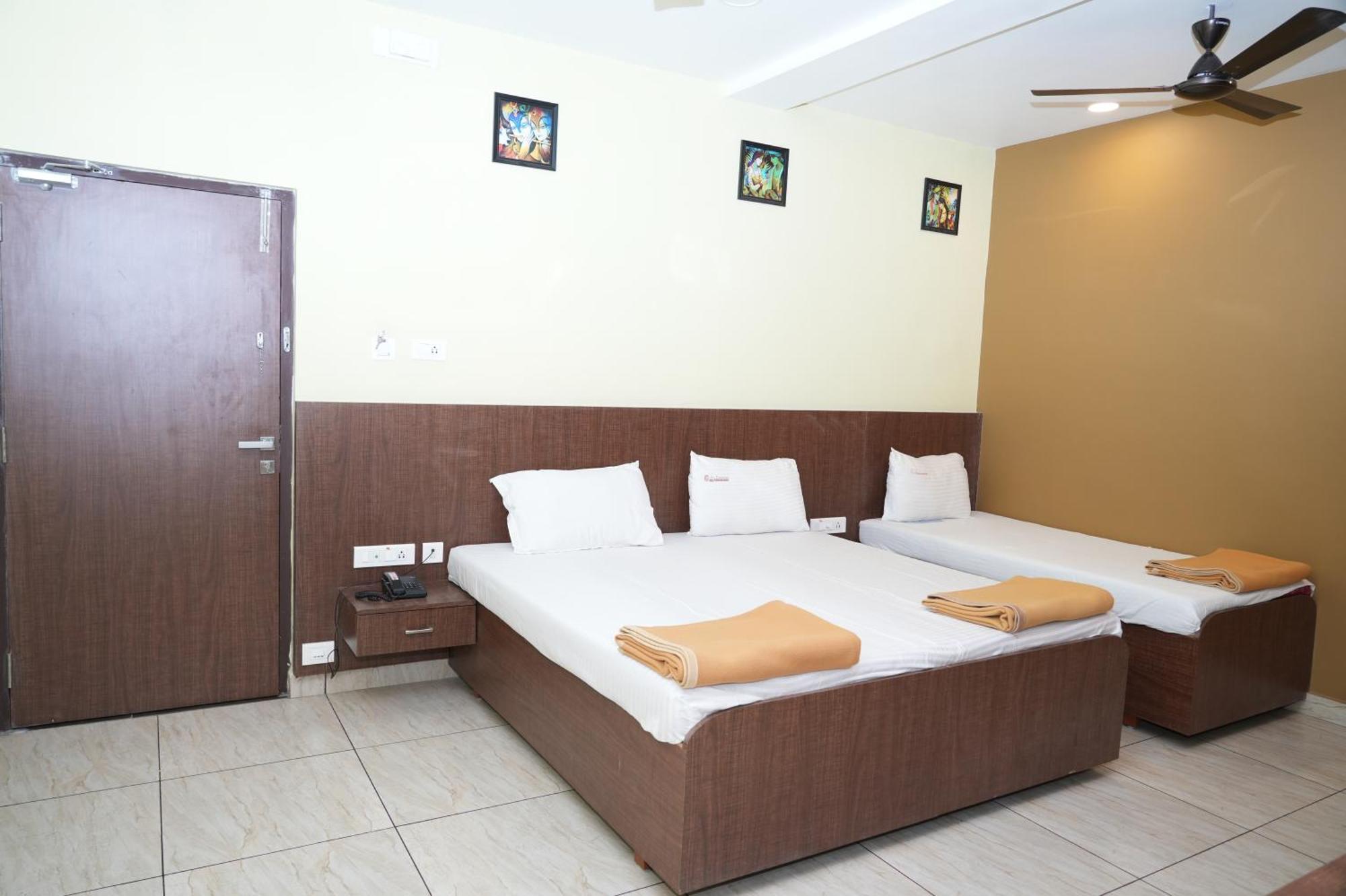 Sri Krishnan Residency Hotel โปลลาชี ภายนอก รูปภาพ