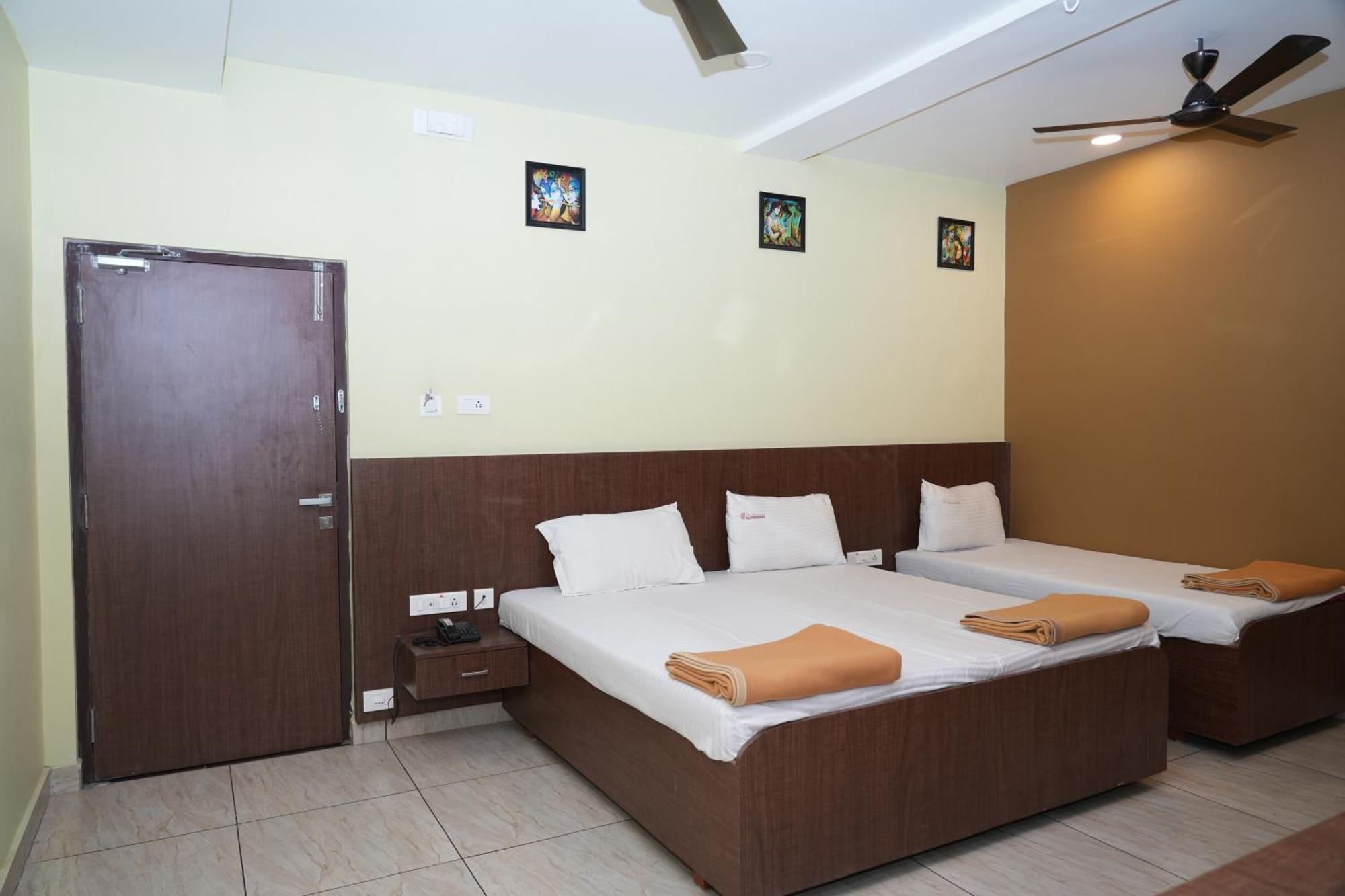 Sri Krishnan Residency Hotel โปลลาชี ภายนอก รูปภาพ