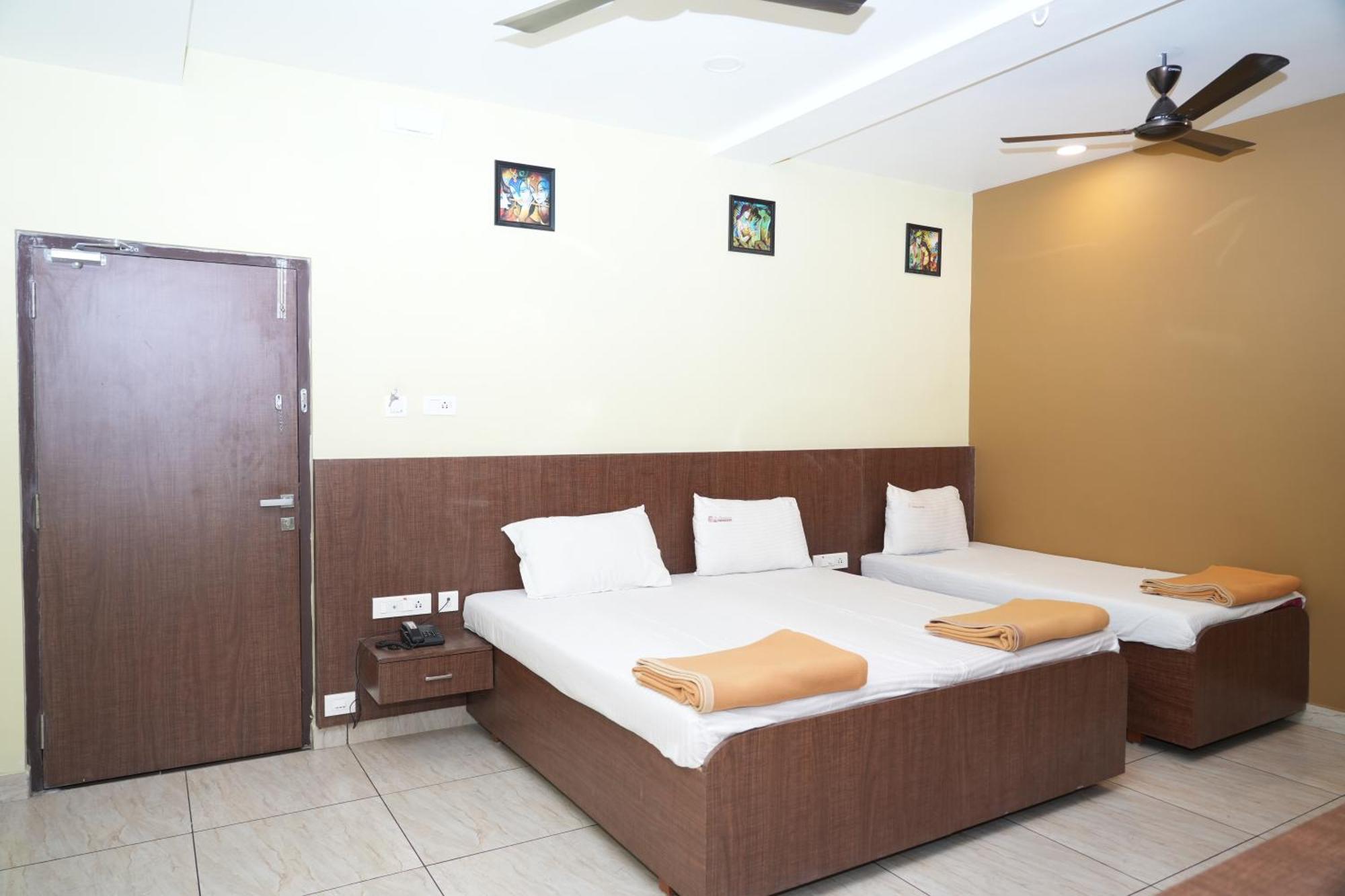 Sri Krishnan Residency Hotel โปลลาชี ภายนอก รูปภาพ