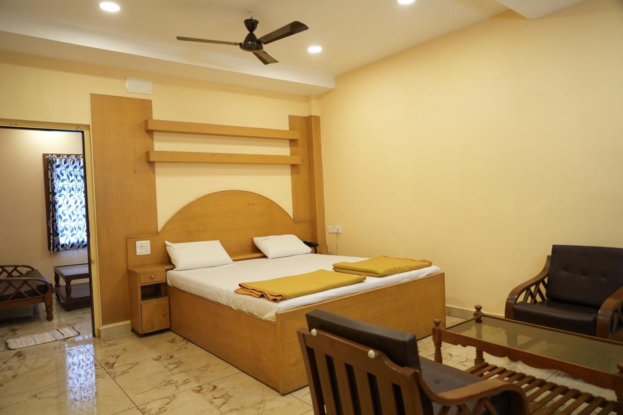Sri Krishnan Residency Hotel โปลลาชี ภายนอก รูปภาพ