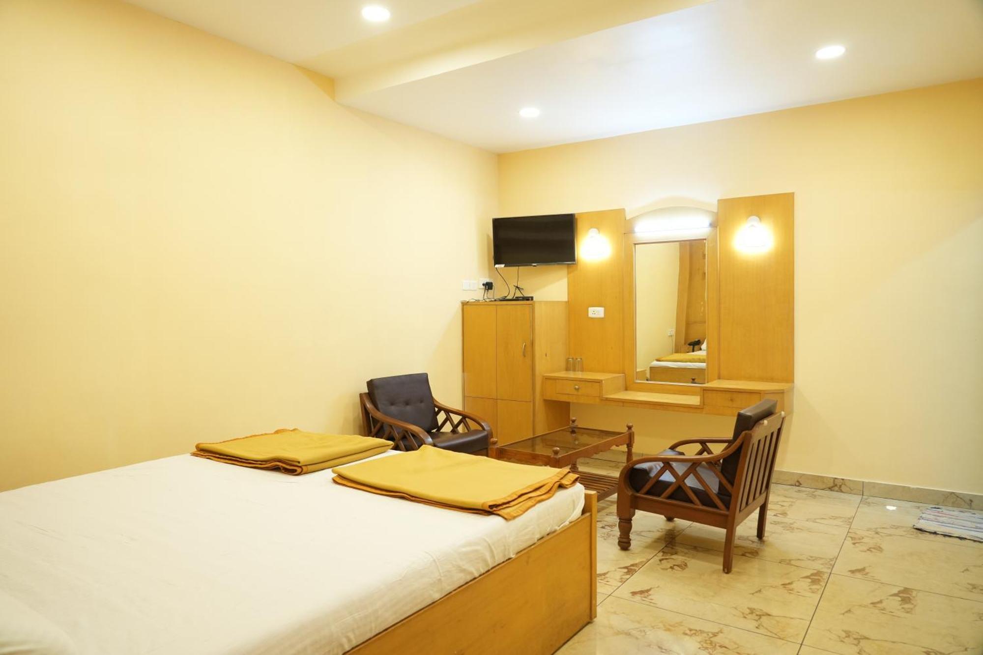 Sri Krishnan Residency Hotel โปลลาชี ภายนอก รูปภาพ