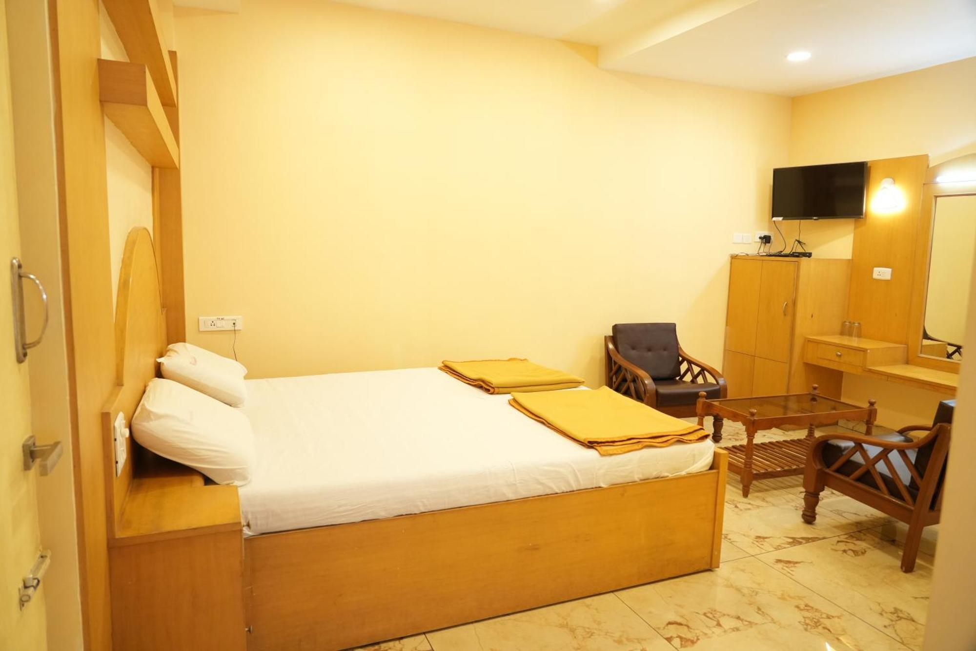 Sri Krishnan Residency Hotel โปลลาชี ภายนอก รูปภาพ